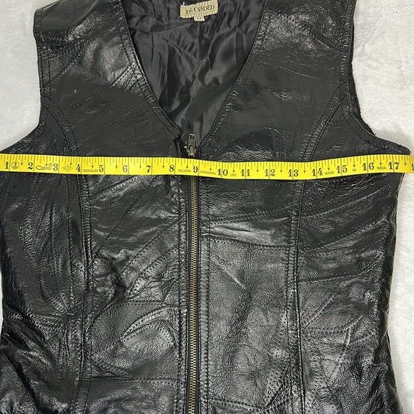 DeCoded Women’s Black Leather Vest (M) and Skirt (L) - Picture 12 of 16